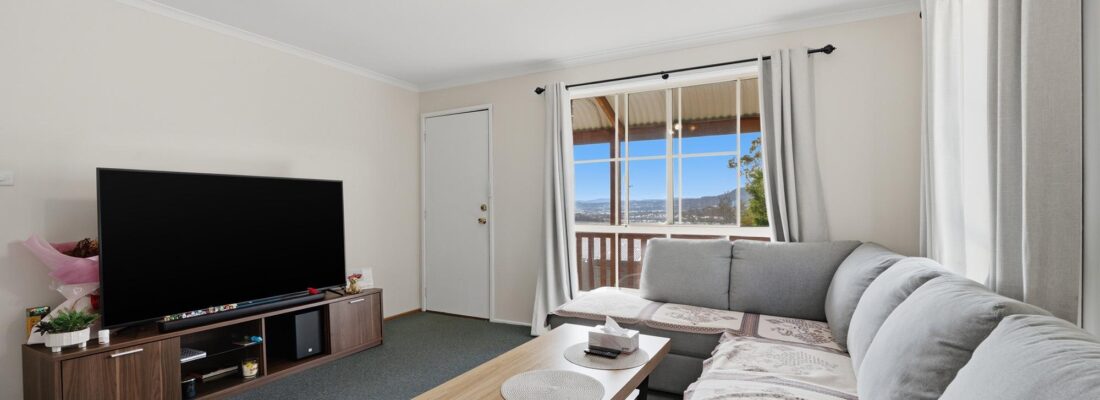 Naomi van Schie Naomi van Schie Fall Real Estate Naomi van Schie