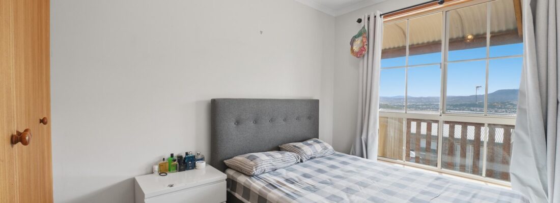 Naomi van Schie Naomi van Schie Fall Real Estate Naomi van Schie