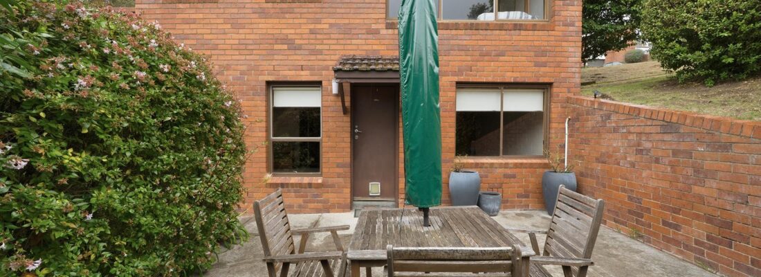 Fall Real Estate Naomi van Schie