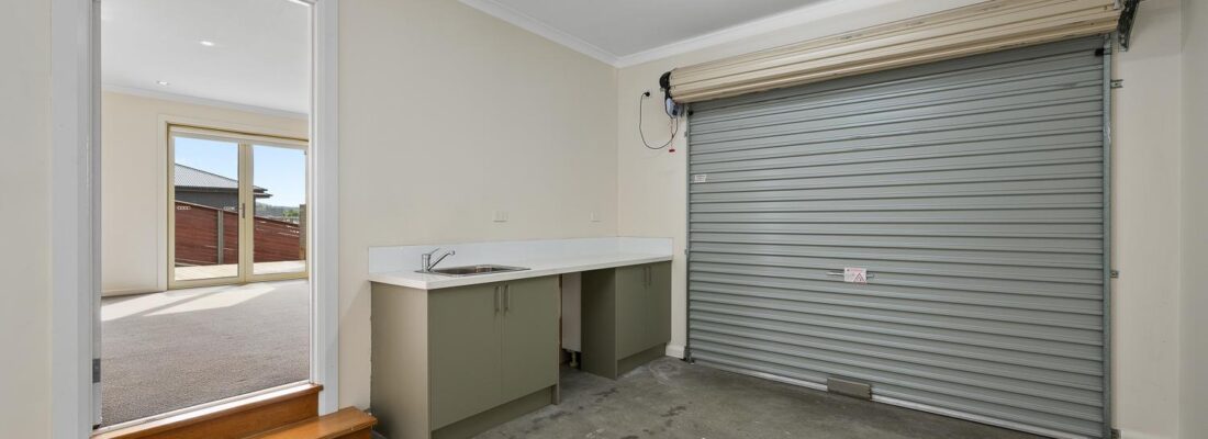 Kelly Fall & Jo Brownless Kelly Fall, Jo Brownless Fall Real Estate Kelly Fall & Jo Brownless