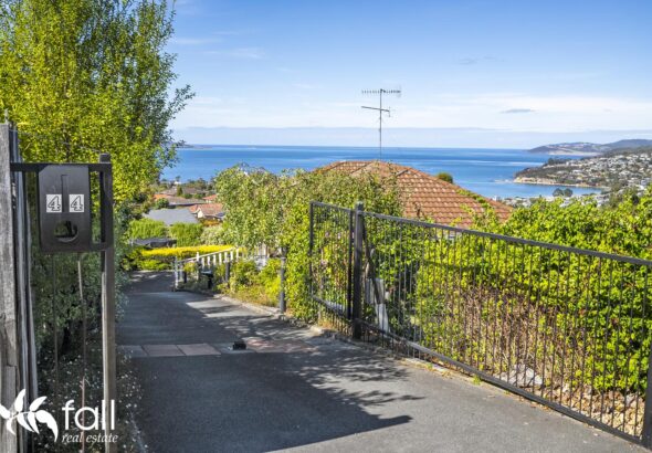 Fall Real Estate 44 Tingira Road, BLACKMANS BAY TAS 7052