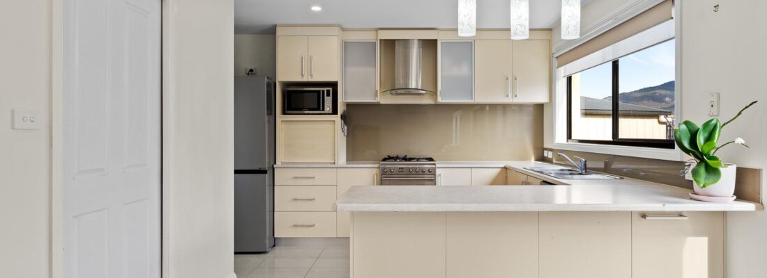 Kelly Fall & Jo Brownless Kelly Fall, Jo Brownless Fall Real Estate Kelly Fall & Jo Brownless