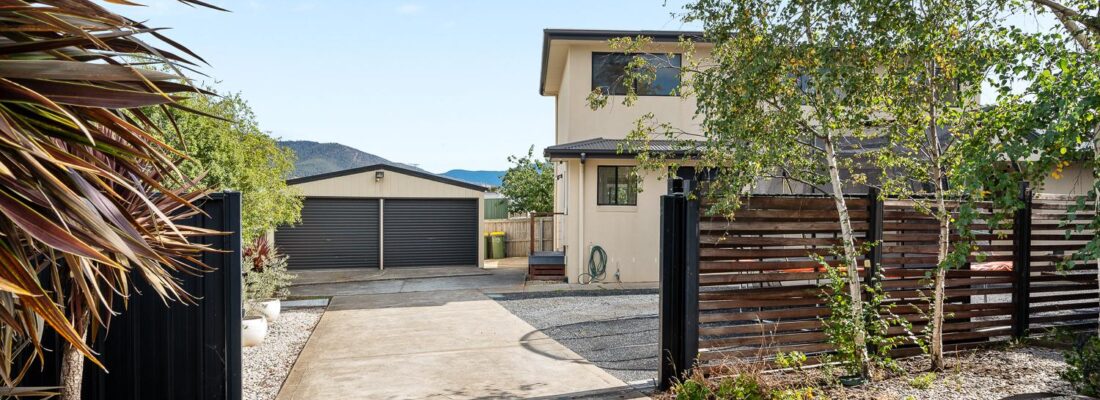 Kelly Fall & Jo Brownless Kelly Fall, Jo Brownless Fall Real Estate Kelly Fall & Jo Brownless