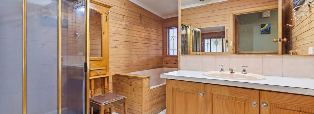 Kelly Fall & Jo Brownless Kelly Fall, Jo Brownless Fall Real Estate Kelly Fall & Jo Brownless