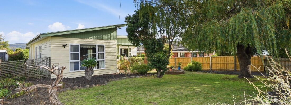 Kelly Fall & Jo Brownless Kelly Fall, Jo Brownless Fall Real Estate Kelly Fall & Jo Brownless