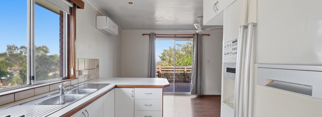 Naomi van Schie Naomi van Schie Fall Real Estate Naomi van Schie