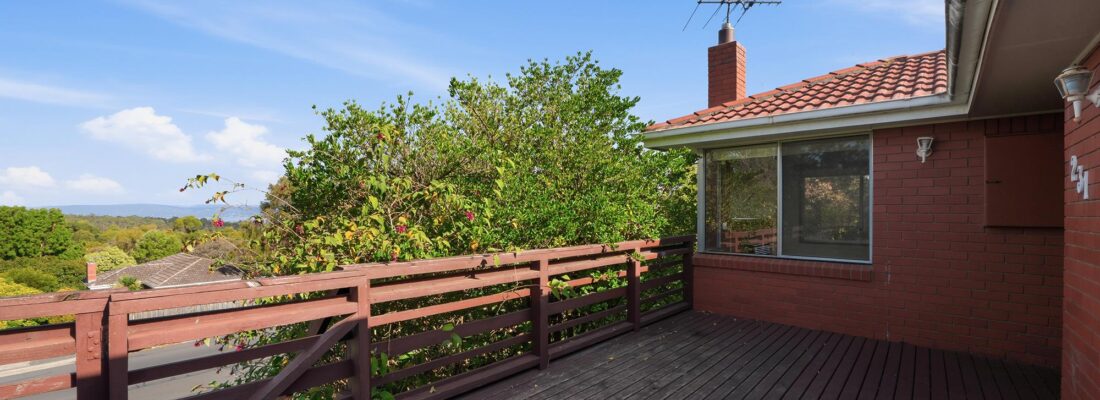 Naomi van Schie Naomi van Schie Fall Real Estate Naomi van Schie