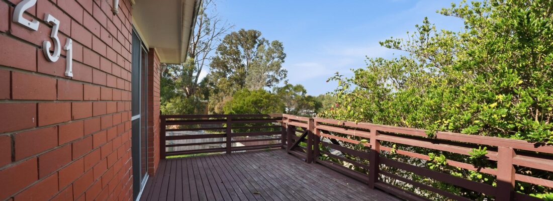 Naomi van Schie Naomi van Schie Fall Real Estate Naomi van Schie