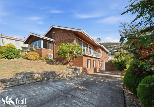 Fall Real Estate 53 Lipscombe Avenue, SANDY BAY TAS 7005