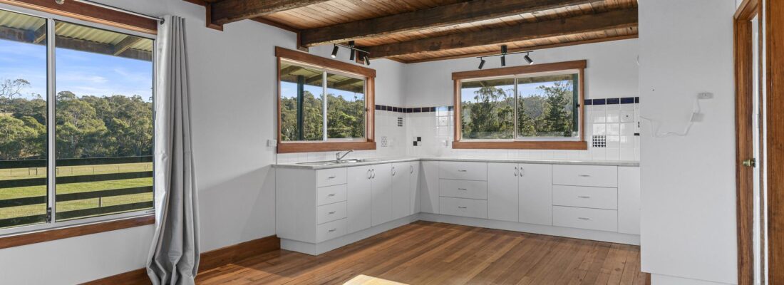 Elle Rooke-Jones Elle Rooke-Jones Fall Real Estate Elle Rooke-Jones