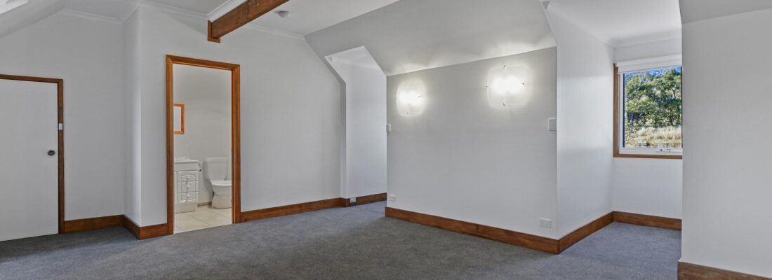 Elle Rooke-Jones Elle Rooke-Jones Fall Real Estate Elle Rooke-Jones