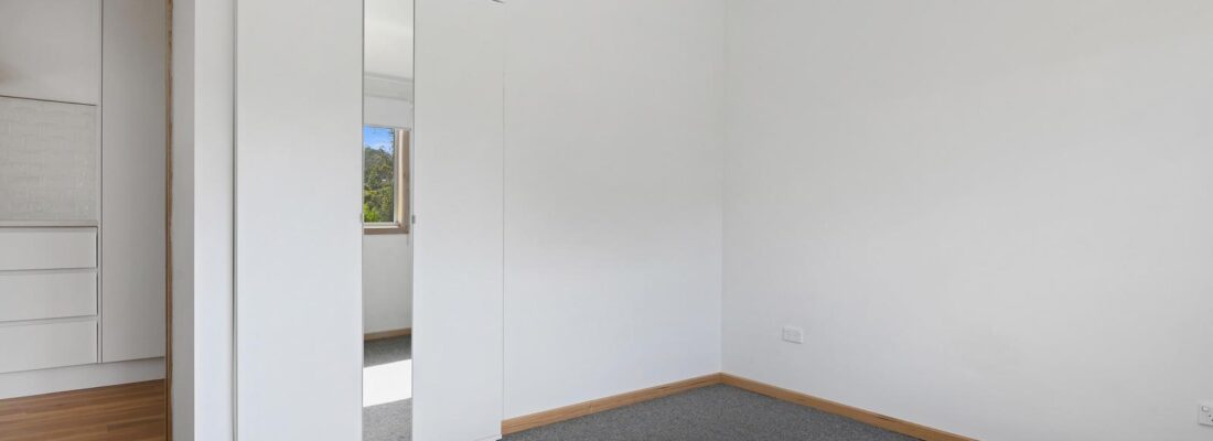 Elle Rooke-Jones Elle Rooke-Jones Fall Real Estate Elle Rooke-Jones