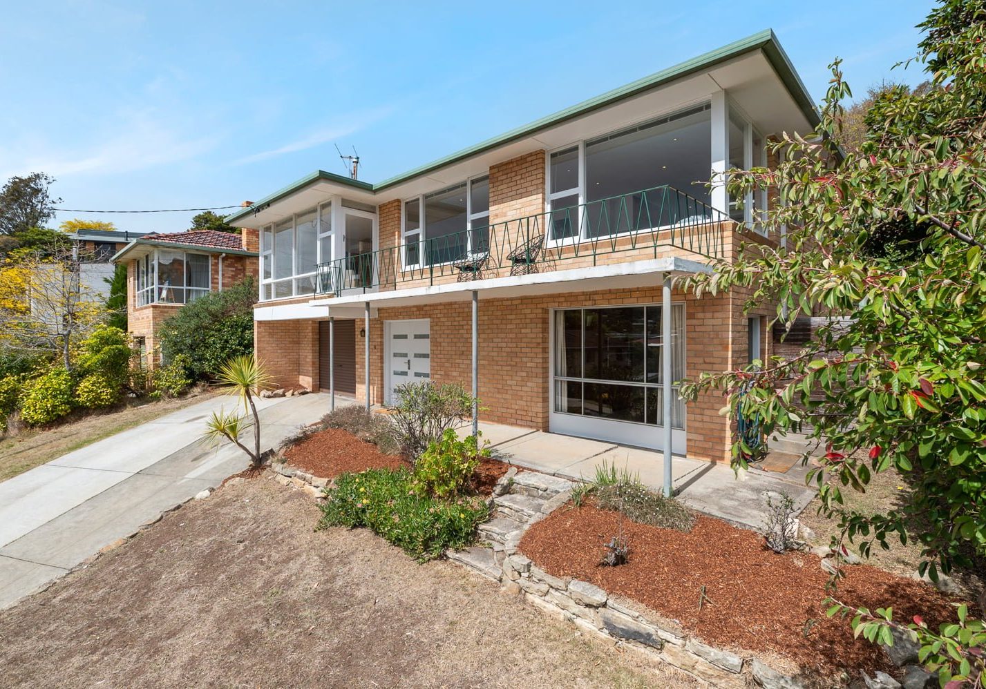 Lindisfarne, Tasmania, Suburb Profile, written by Fall Real Estate